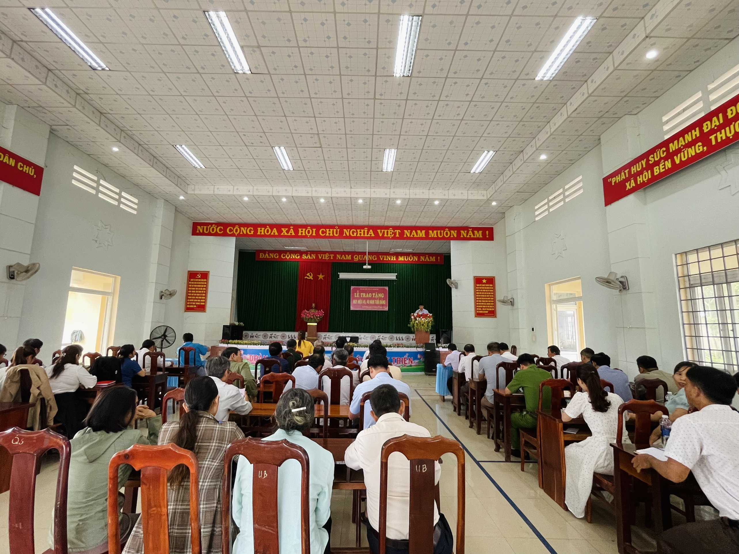 toan canh hn 45 40 duoi len